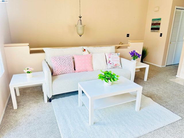 161 Seaway Ct, Hercules, CA 94547