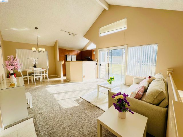 161 Seaway Ct, Hercules, CA 94547