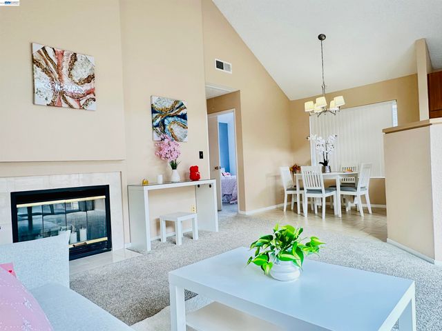 161 Seaway Ct, Hercules, CA 94547