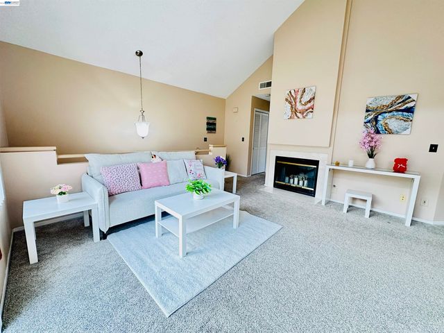 161 Seaway Ct, Hercules, CA 94547