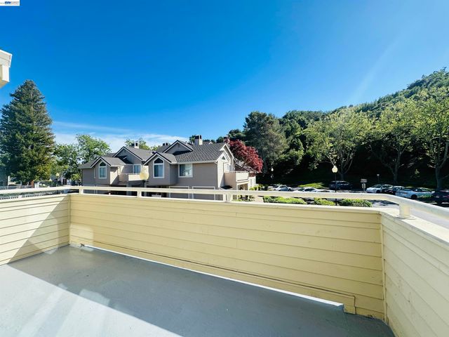 161 Seaway Ct, Hercules, CA 94547