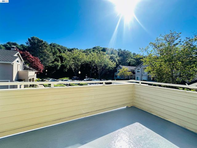 161 Seaway Ct, Hercules, CA 94547