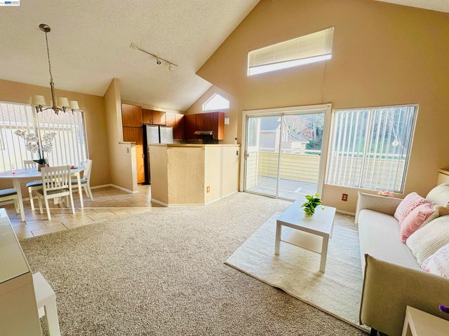 161 Seaway Ct, Hercules, CA 94547