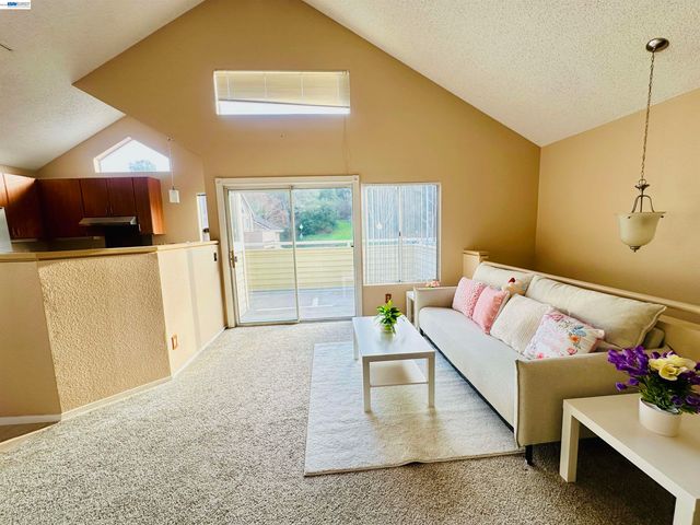 161 Seaway Ct, Hercules, CA 94547