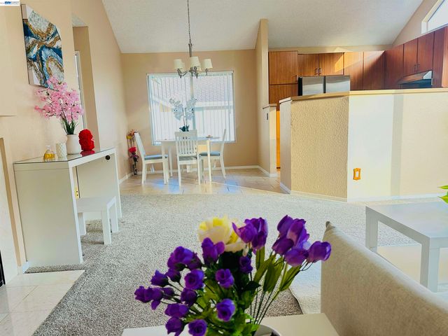 161 Seaway Ct, Hercules, CA 94547