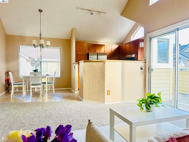 161 Seaway Ct, Hercules, CA 94547