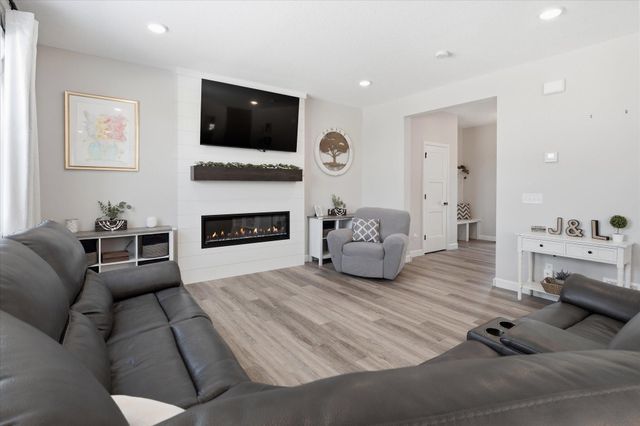 1486 Oak Ridge Street, Hanover, MN 55341