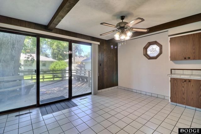 2075 Fairacres Drive, Fremont, NE 68025