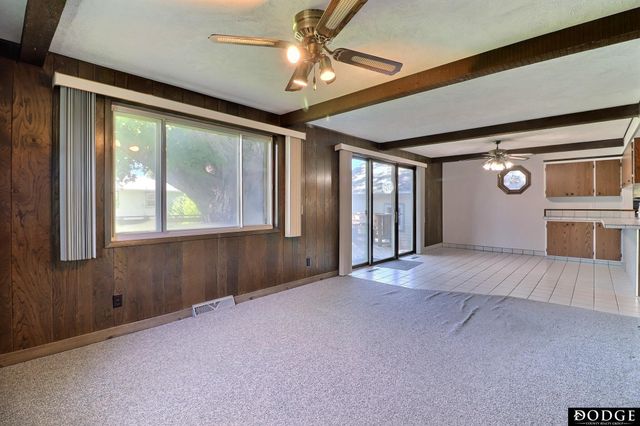 2075 Fairacres Drive, Fremont, NE 68025