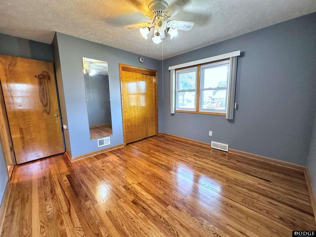 2075 Fairacres Drive, Fremont, NE 68025