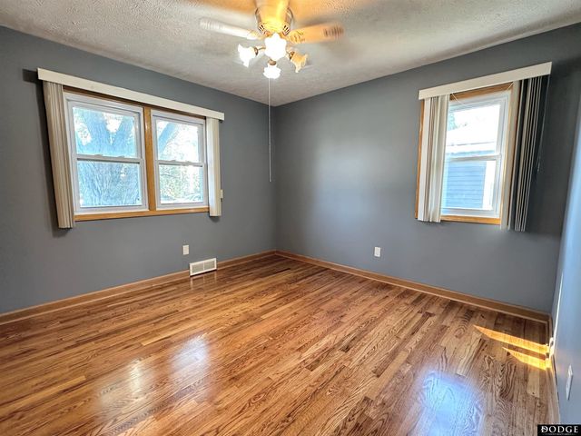 2075 Fairacres Drive, Fremont, NE 68025