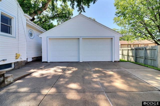 2075 Fairacres Drive, Fremont, NE 68025