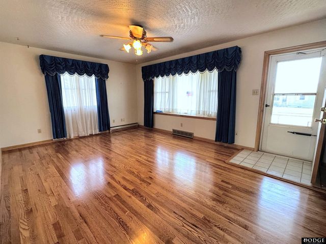 2075 Fairacres Drive, Fremont, NE 68025