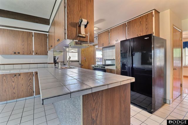 2075 Fairacres Drive, Fremont, NE 68025