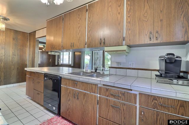 2075 Fairacres Drive, Fremont, NE 68025