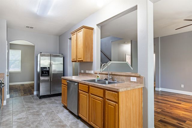 917 Warbler, Aubrey, TX 76227