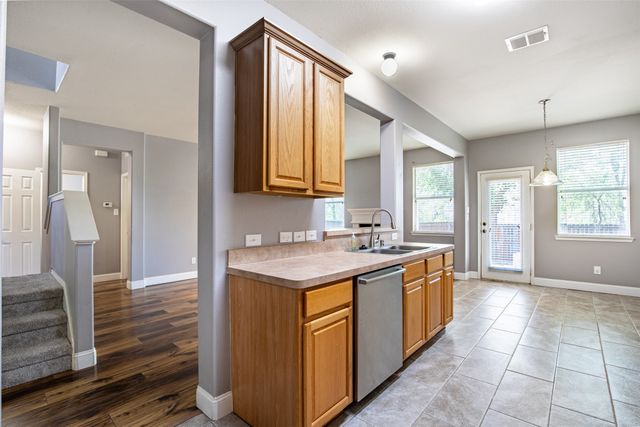 917 Warbler, Aubrey, TX 76227