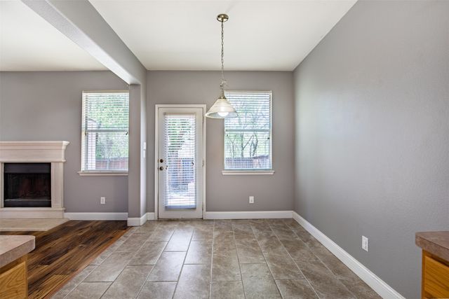 917 Warbler, Aubrey, TX 76227