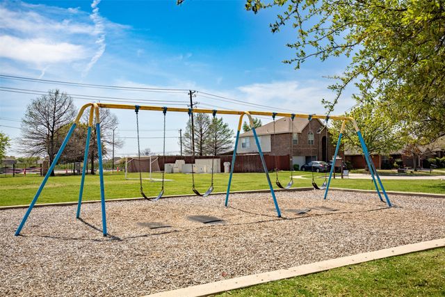 917 Warbler, Aubrey, TX 76227