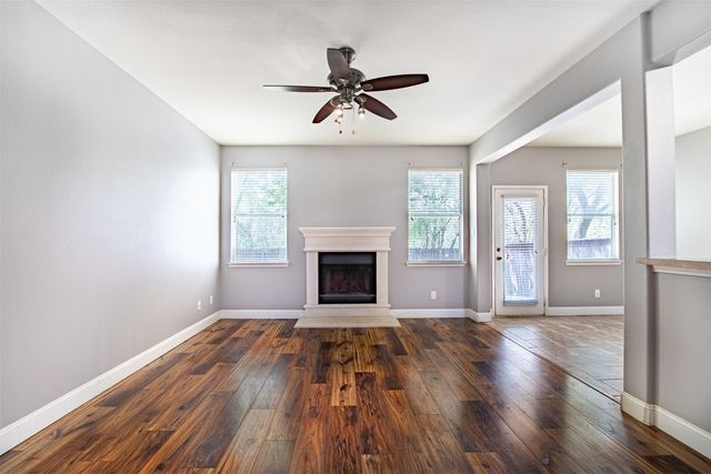 917 Warbler, Aubrey, TX 76227