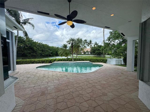 11165 Whitehawk Street, Plantation, FL 33324