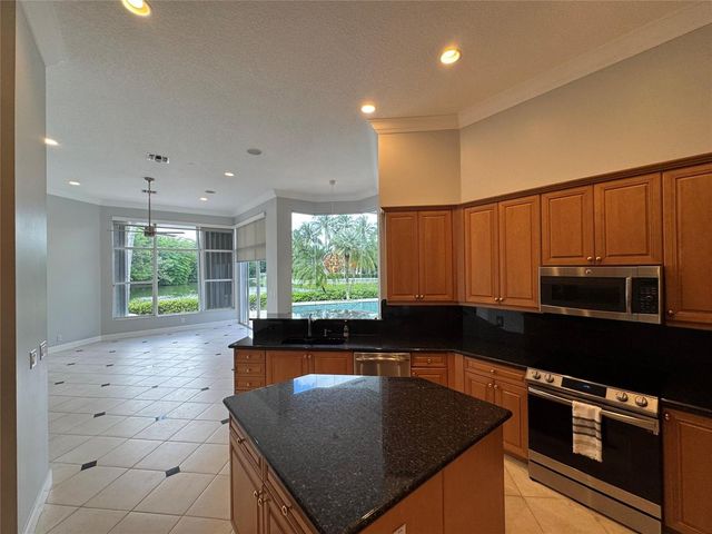 11165 Whitehawk Street, Plantation, FL 33324