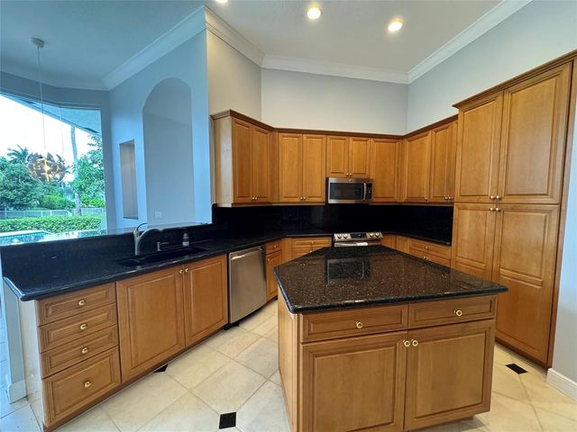 11165 Whitehawk Street, Plantation, FL 33324