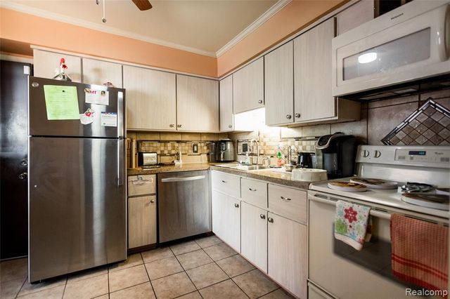 1911 Hyde Park, Detroit, MI 48207