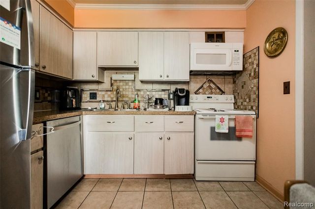1911 Hyde Park, Detroit, MI 48207