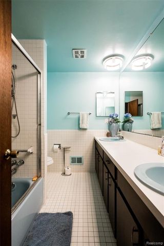 1911 Hyde Park, Detroit, MI 48207