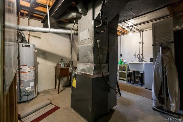 1911 Hyde Park, Detroit, MI 48207