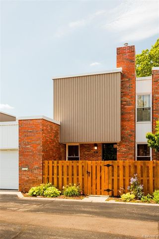 1911 Hyde Park, Detroit, MI 48207