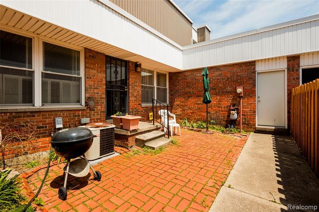 1911 Hyde Park, Detroit, MI 48207