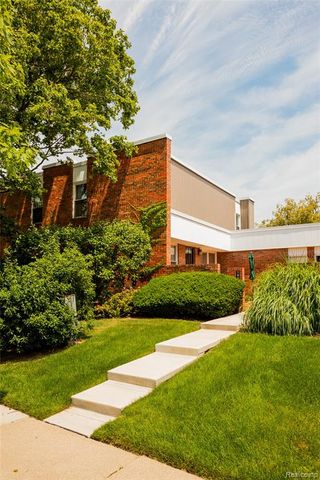 1911 Hyde Park, Detroit, MI 48207