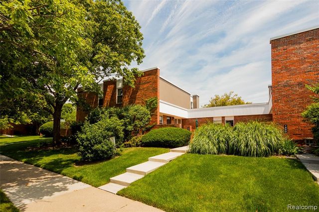 1911 Hyde Park, Detroit, MI 48207