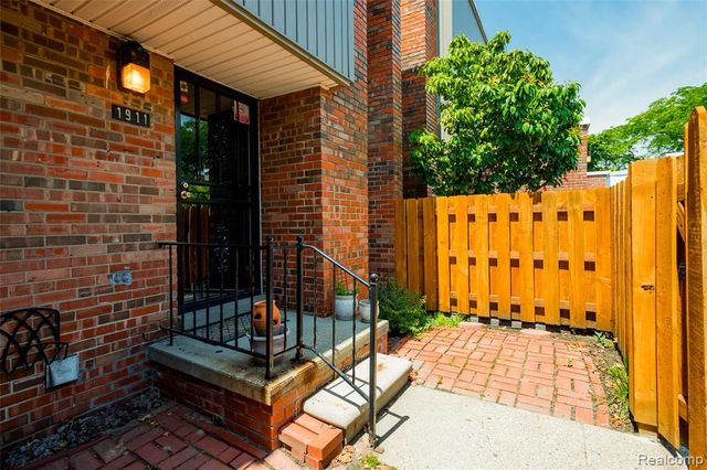 1911 Hyde Park, Detroit, MI 48207