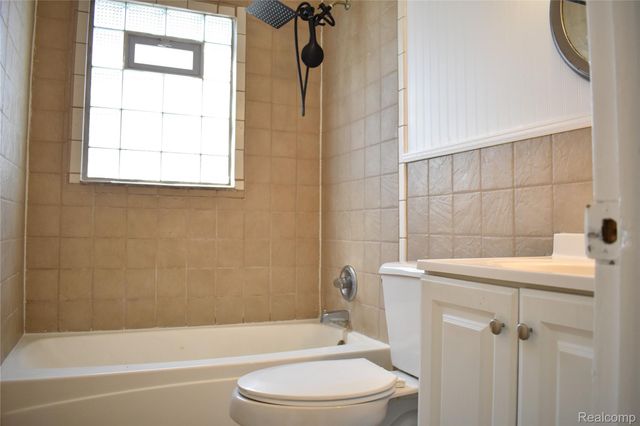 7019 Cardwell Street, Garden City, MI 48135