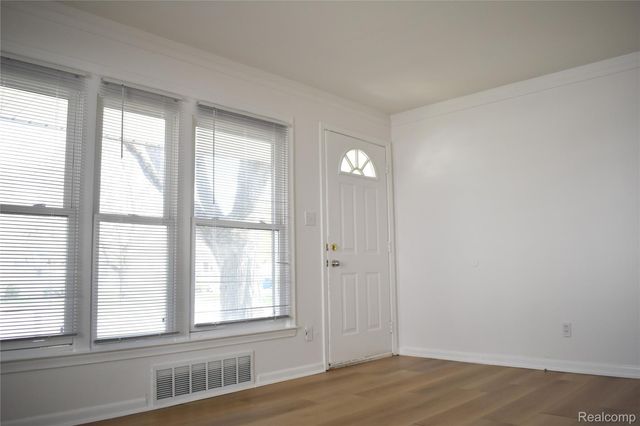 7019 Cardwell Street, Garden City, MI 48135