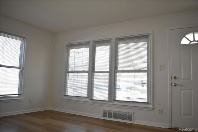 7019 Cardwell Street, Garden City, MI 48135