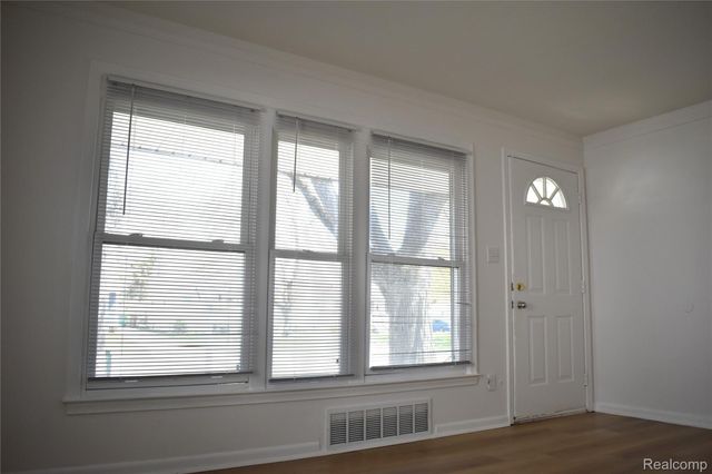 7019 Cardwell Street, Garden City, MI 48135