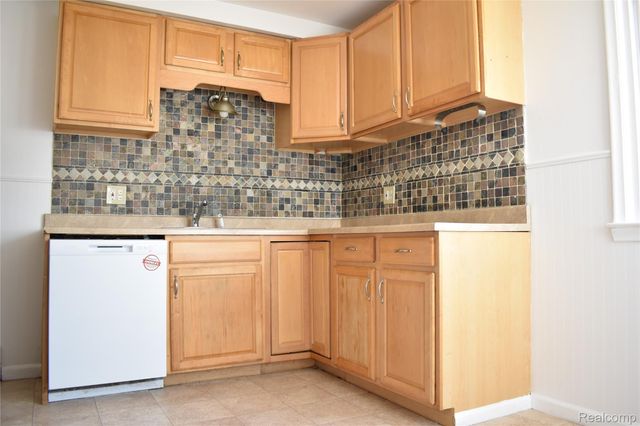 7019 Cardwell Street, Garden City, MI 48135