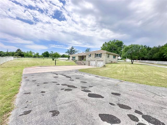 19208 Gordon Cooper Drive, Shawnee, OK 74801