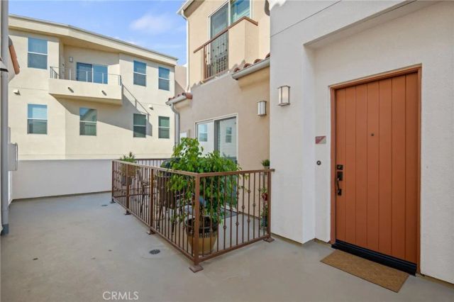 44 Coronado Street 202, Ventura, CA 93001