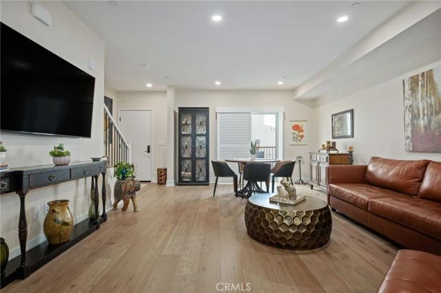 44 Coronado Street 202, Ventura, CA 93001