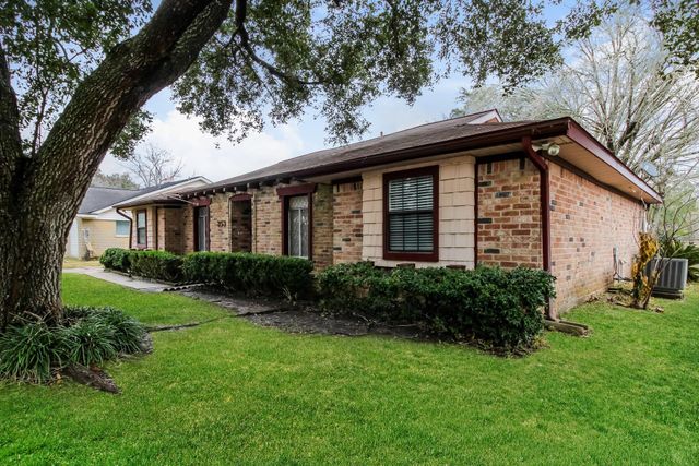 353 Dawn Hill, Friendswood, TX 77546
