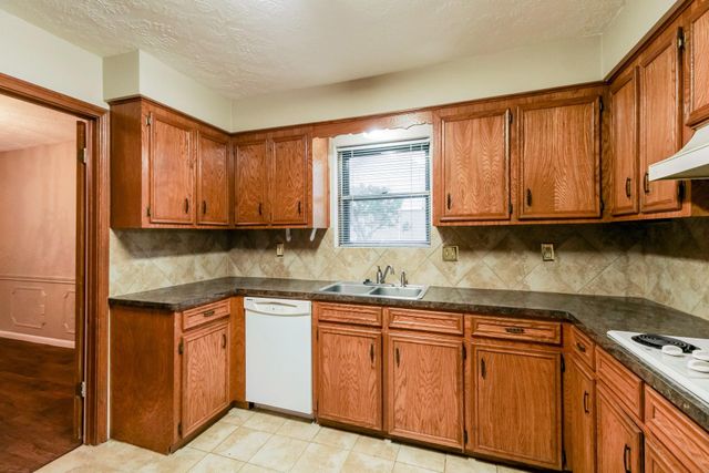353 Dawn Hill, Friendswood, TX 77546