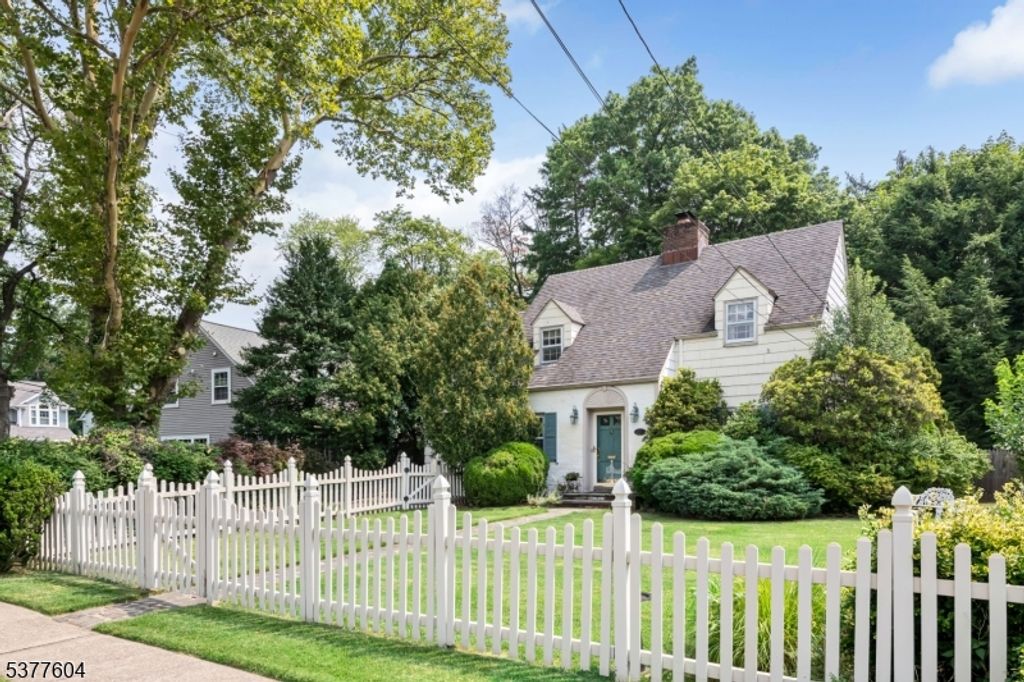 260 Sheridan Ave, Hohokus Boro, NJ 07423