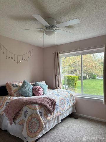 43 Farnham Square, Sayreville, NJ 08859