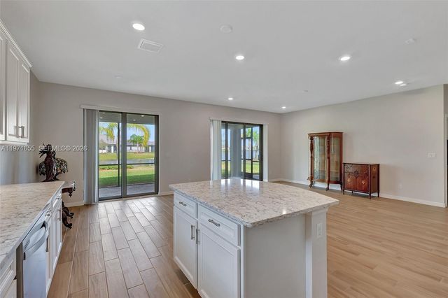 727 SE Boboli Way, Port St. Lucie, FL 34984