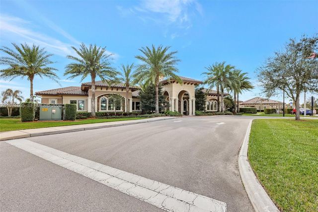 727 SE Boboli Way, Port St. Lucie, FL 34984